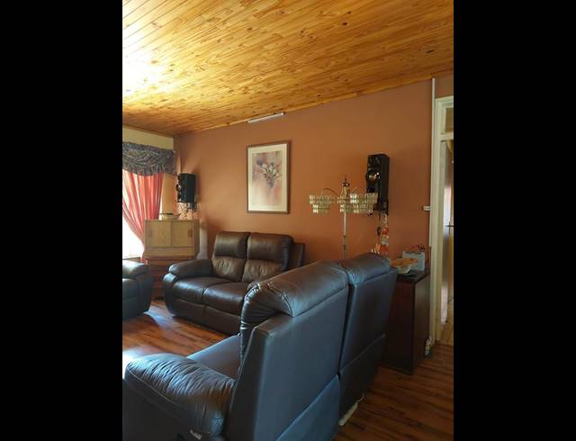3 BEDROOM HOUSE FOR SALE IN VANDERBIJLPARK SE 6